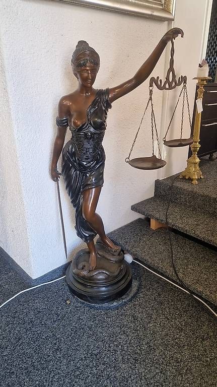 Sculptures & Statues: Bronze Statue / Justicia – D'occasion à Biglen par adrian017 3