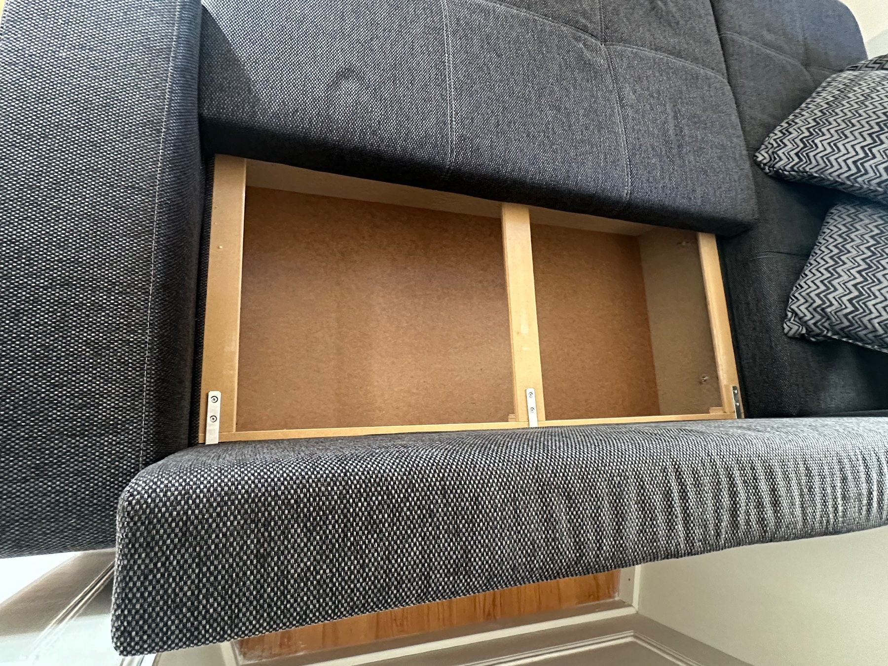 Sofas: Canapé avec rangement intégré – comme neuf – D'occasion à La Neuveville par eli_pxr9 3