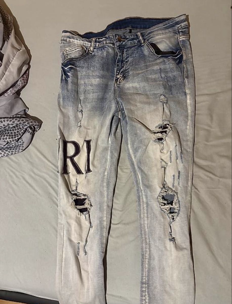 Amiri Jeans: Jeans amiri strappati  – Nuovo (secondo la descrizione) da Mesocco venduto da chr_9plc