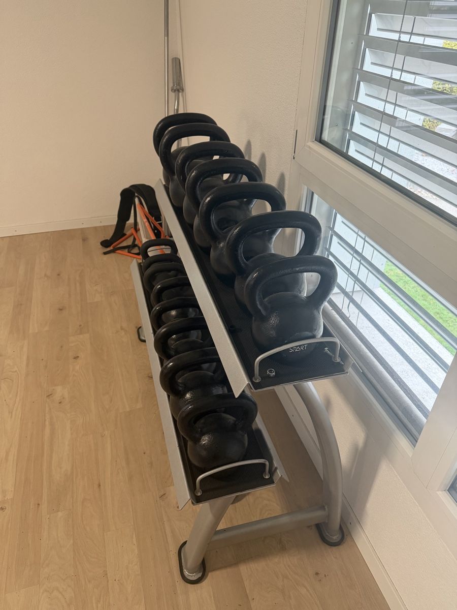 Manubri & Pesi: Kettlebell Set mit Ständer – Usato da Schlieren venduto da Fedor01 1