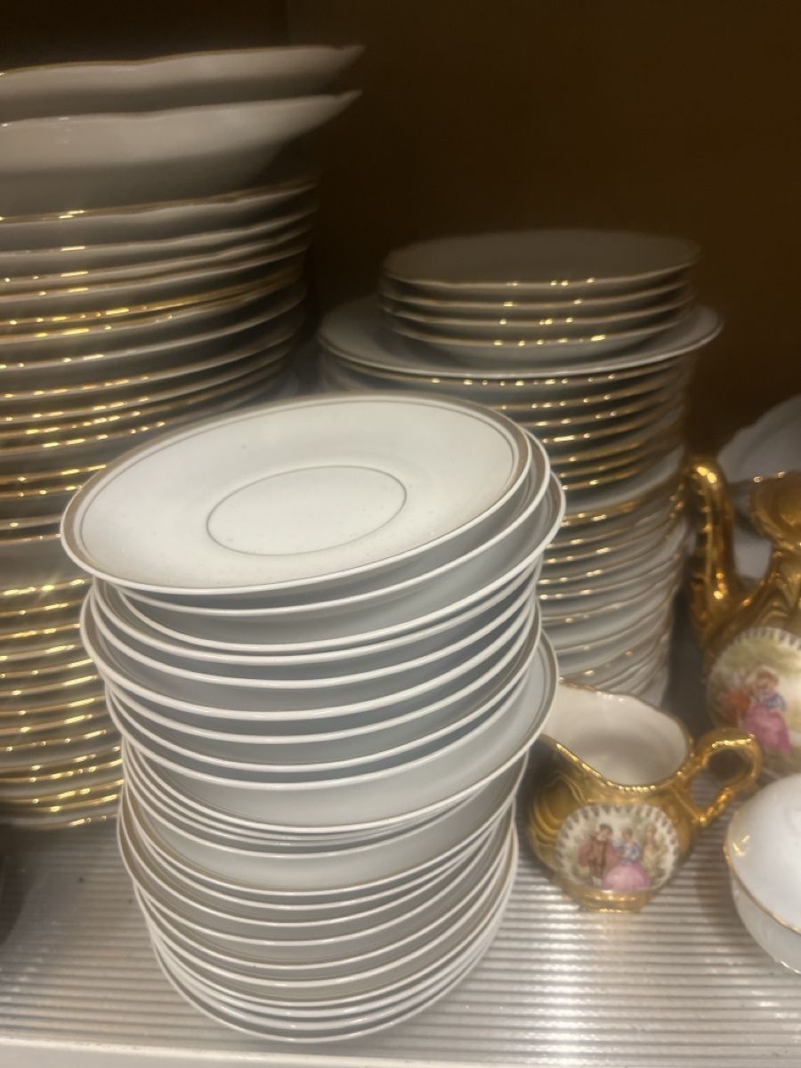 Set di piatti: Lot de vaisselle usager  – Usato da Onnens FR venduto da Daniel333 3