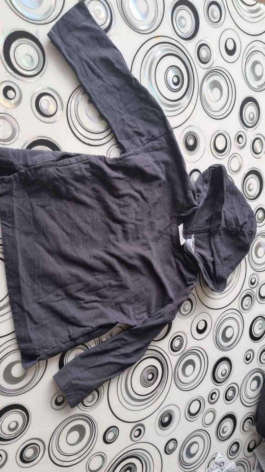 Maglioni & Felpe: Sweatshirt/6chf – Nuovo (secondo la descrizione) da Zürich venduto da rosko91