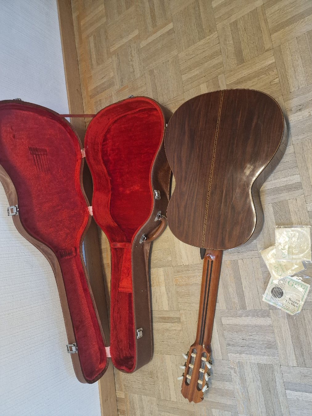 Aria Strumenti musicali: Guitare classique ARIA modèle A-560 avec étui – Usato da La Chaux-de-Fonds venduto da Ric_m628 2