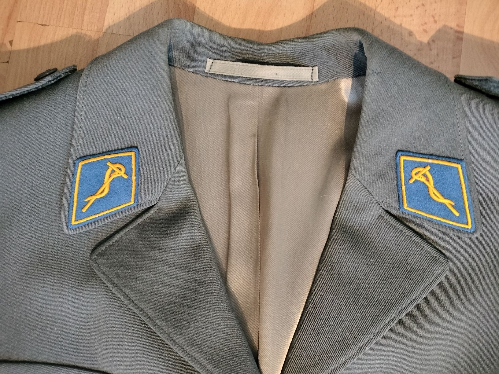 Schweizer Armee Uniformi: Schweizer Armee Militär Uniform – Usato da Schwanden Sigrisw venduto da Wibe81 2