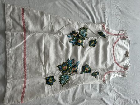 Damen ärmelloses Kleid weiss mit farbigen Muster / Grösse M
