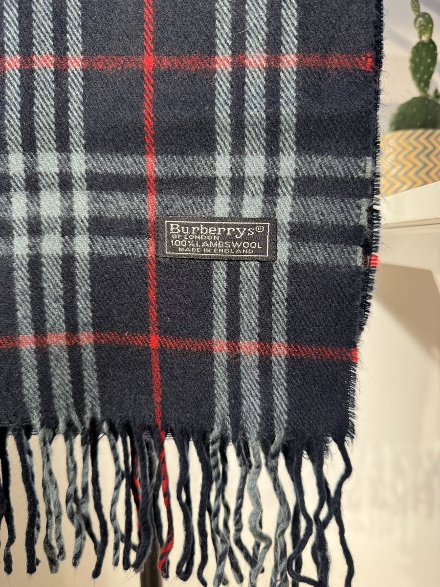 Burberry Foulard & Sciarpe: Écharpe Burberry originale – Usato da St-Maurice venduto da Nikitas_P 1