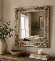 Antiker Wandspiegel mit floralen Verzierungen - Landhausstil
