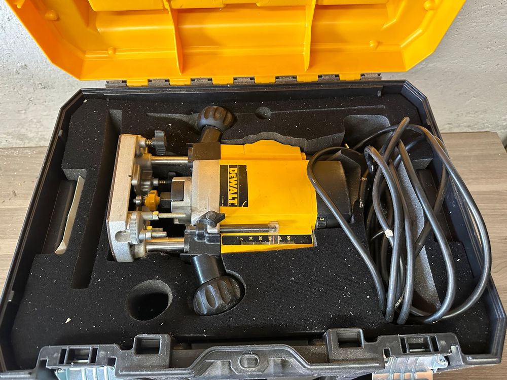 Dewalt Oberfräse DW 615 (D'occasion) à Düdingen pour CHF 325 – avec ...