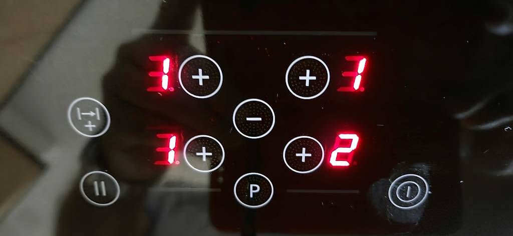 Cuisinières: Glaskeramik Kochfeld V-ZUG Induktion – D'occasion à Goldach par Boszorkany 2