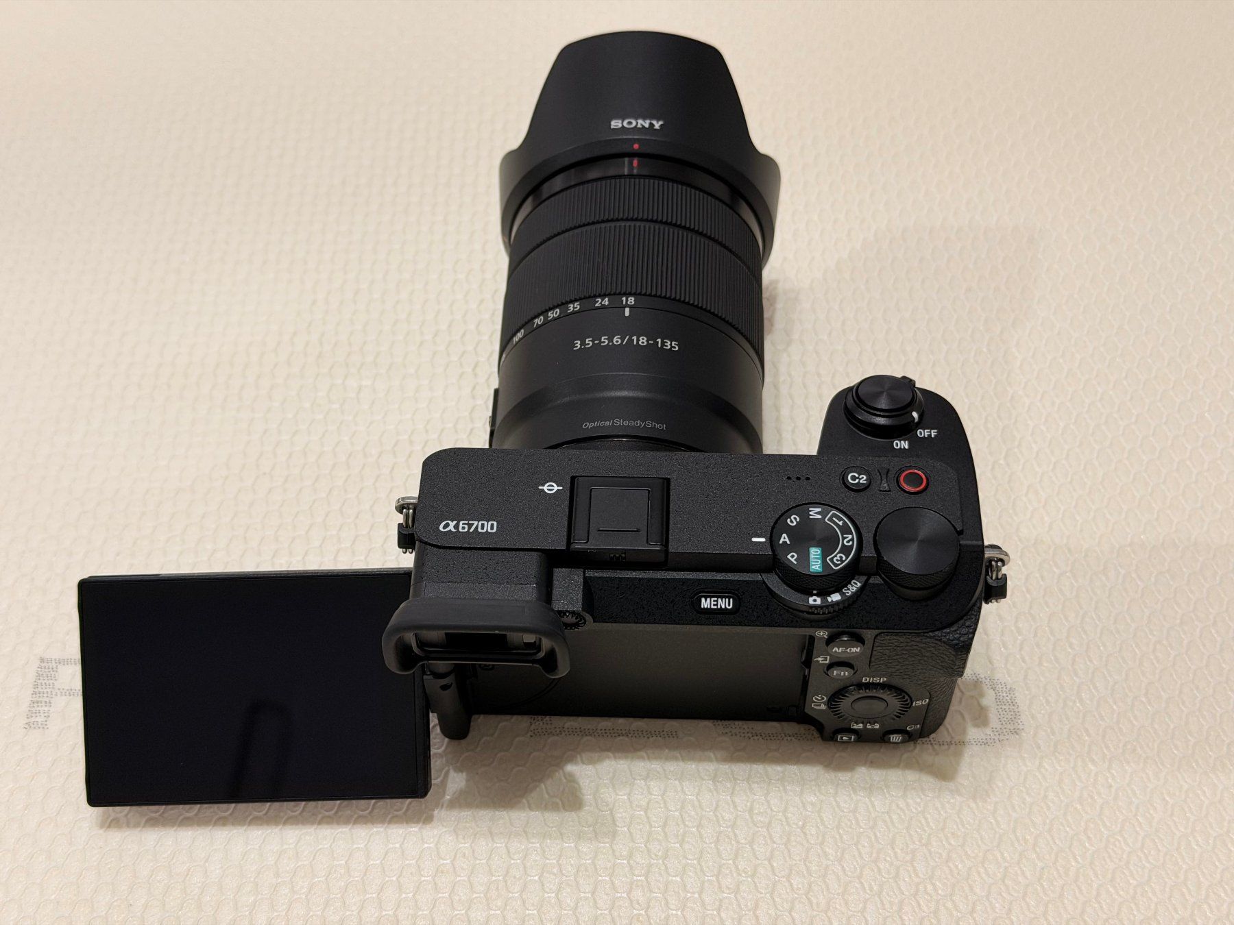Sony Fotocamera: Sony A6700 + 18-135mm – Nuovo (secondo la descrizione) da Geroldswil venduto da pix_c97j 1