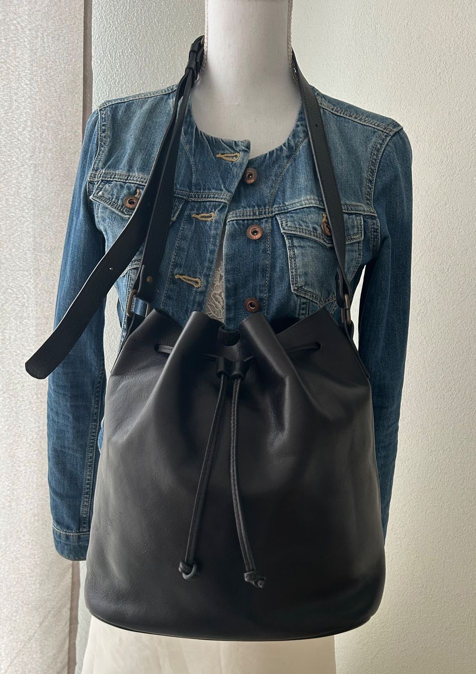 Taschen für Damen: Park Beuteltasche, NP 329Fr. – Gebraucht aus Diegten von ste_pvd5