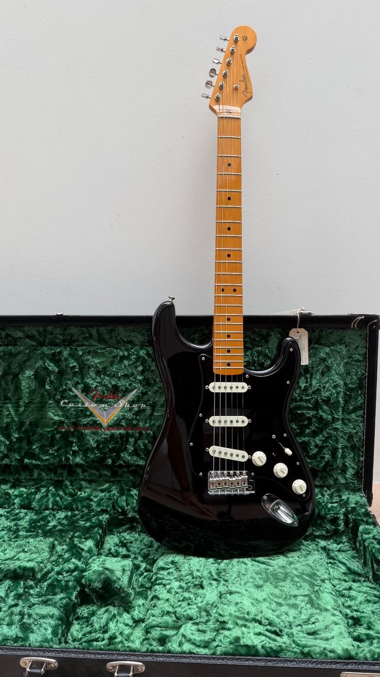 Fender Strumenti musicali: Fender Custom Shop David Gilmour Stratocaster NOS 2018 – Usato da Zürich venduto da raymusic 1