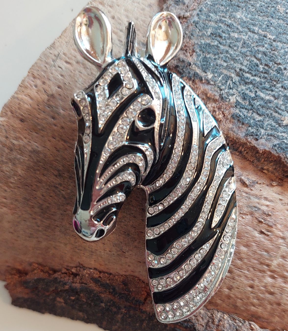 Spille & Fermagli: Tolle Zebra Brosche, silberfarbig und schwarz mit Strass – Nuovo (secondo la descrizione) da Oberwil BL venduto da Hunajakakku 5