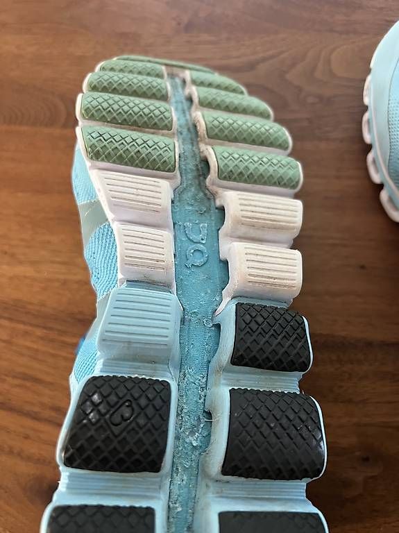 On Damenschuhe: On Cloud Sneakers Grösse 38.5 – Gebraucht aus Arlesheim von FS_79 2