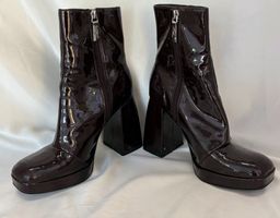 Lackstiefeletten
