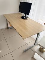 Schreibtisch (ohne Bildschirm und Zubehör)