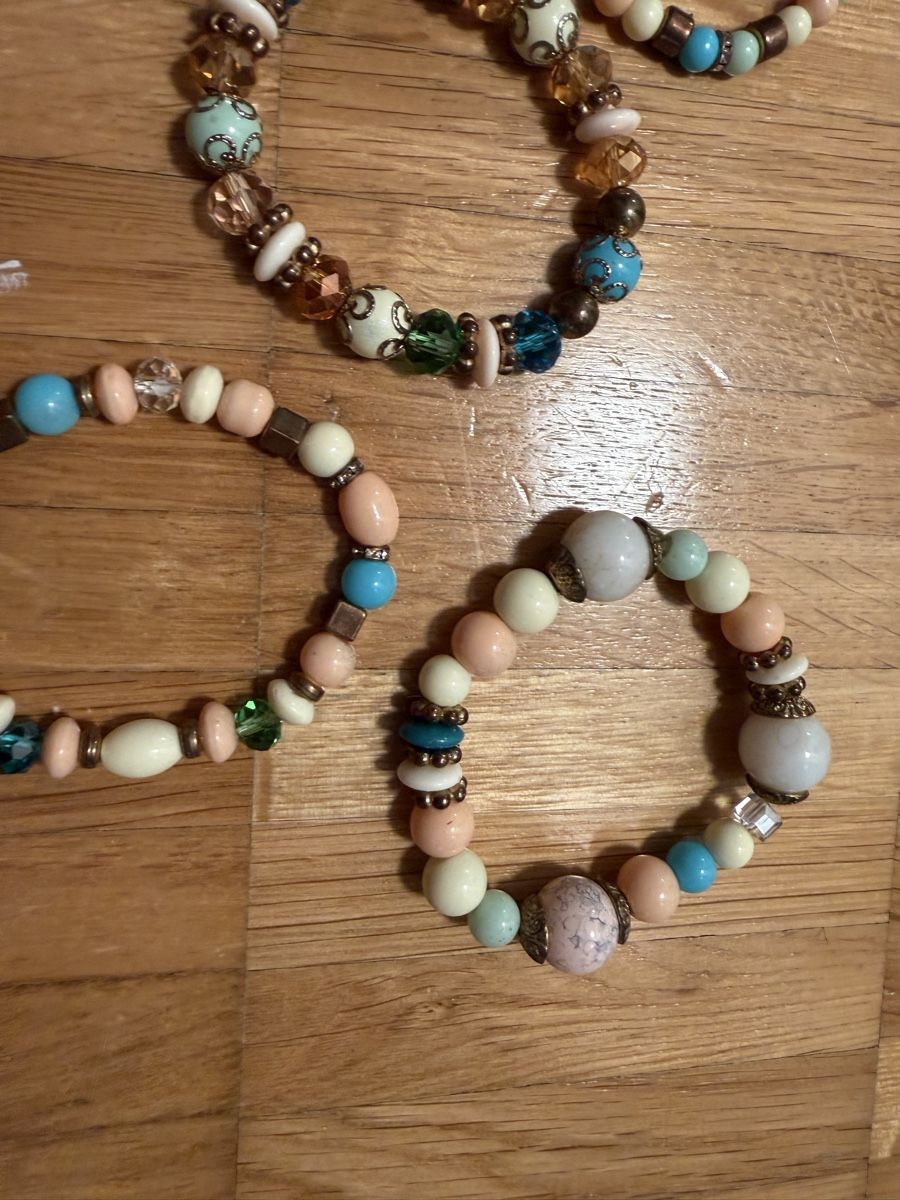 Bracelets: Armbänder Set 4 Stk, neu  – D'occasion à Jona par Good_luck_ 3