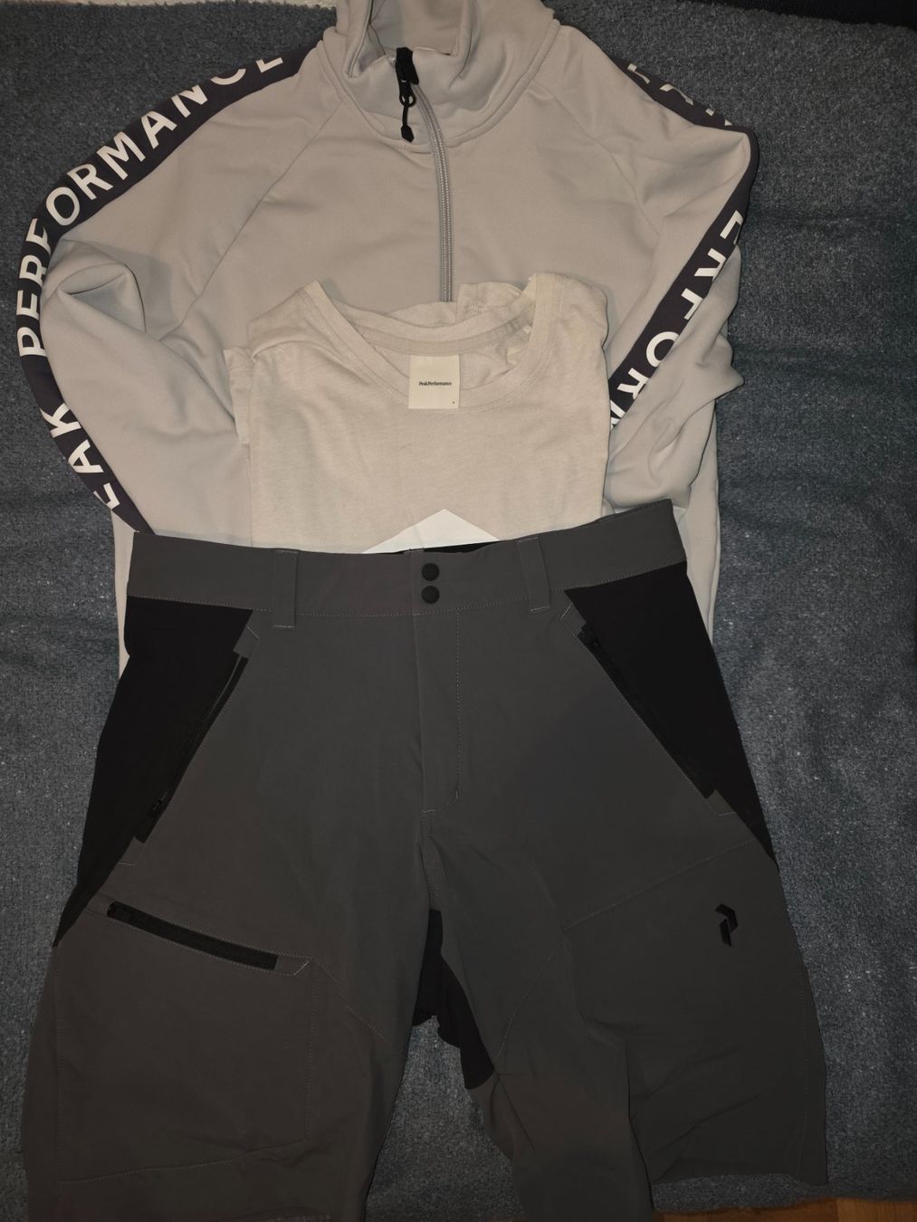 Peak Performance Kleiderpakete: Peak  Performance Set – Neu (gemäss Beschreibung) aus Matten b. Interl von hko_kz56