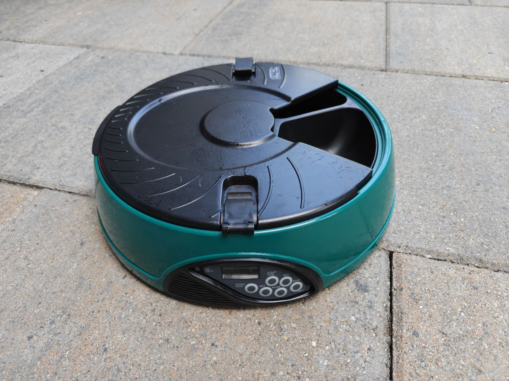 Nourriture: Automatic Pet Feeder with 6 Meal Compartments, Digital Timer – D'occasion à Kloten par Dendrobates