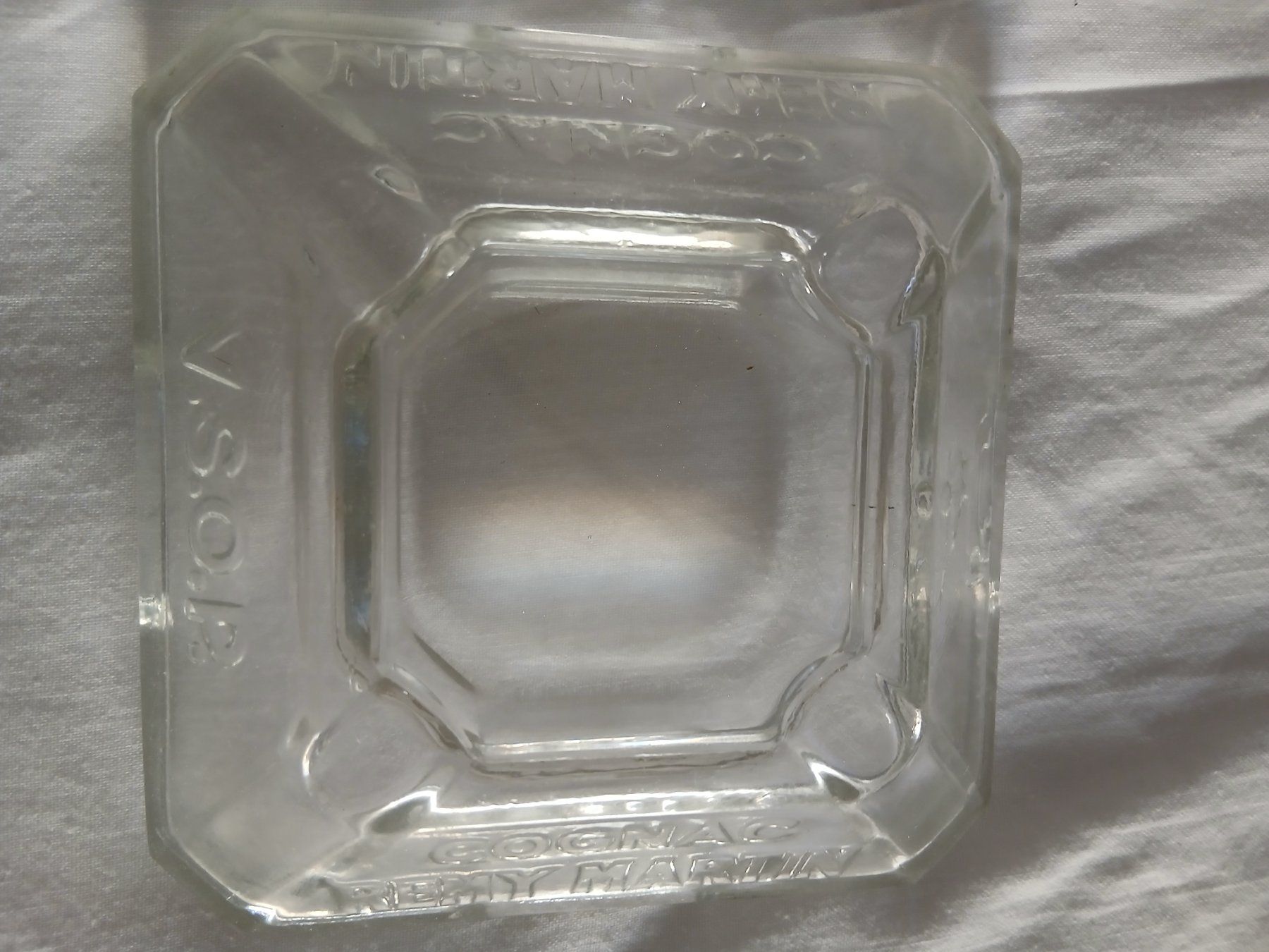 Cendriers: Cendrier Rémy Martin verre – D'occasion à Le Grand-Saconnex par Rgt87 5