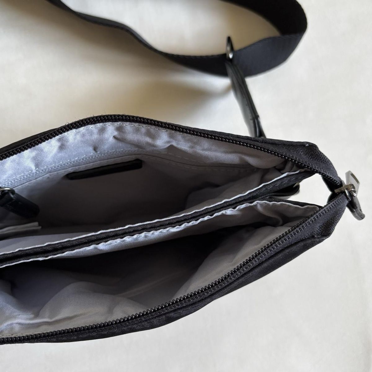 Borse da donna: Black Crossbody Bag – Nuovo (secondo la descrizione) da Zürich venduto da aam_w8ny 1