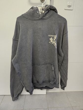 Represent felpa grigia