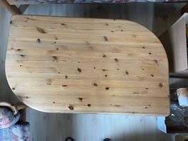 Stubentisch aus Massivholz