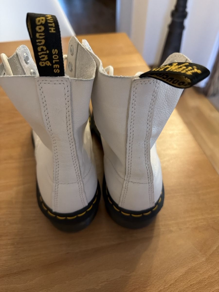 Dr. Martens Scarpe da donna: Dr. Martens weiss Leder – Nuovo (secondo la descrizione) da Birsfelden venduto da Haex 2