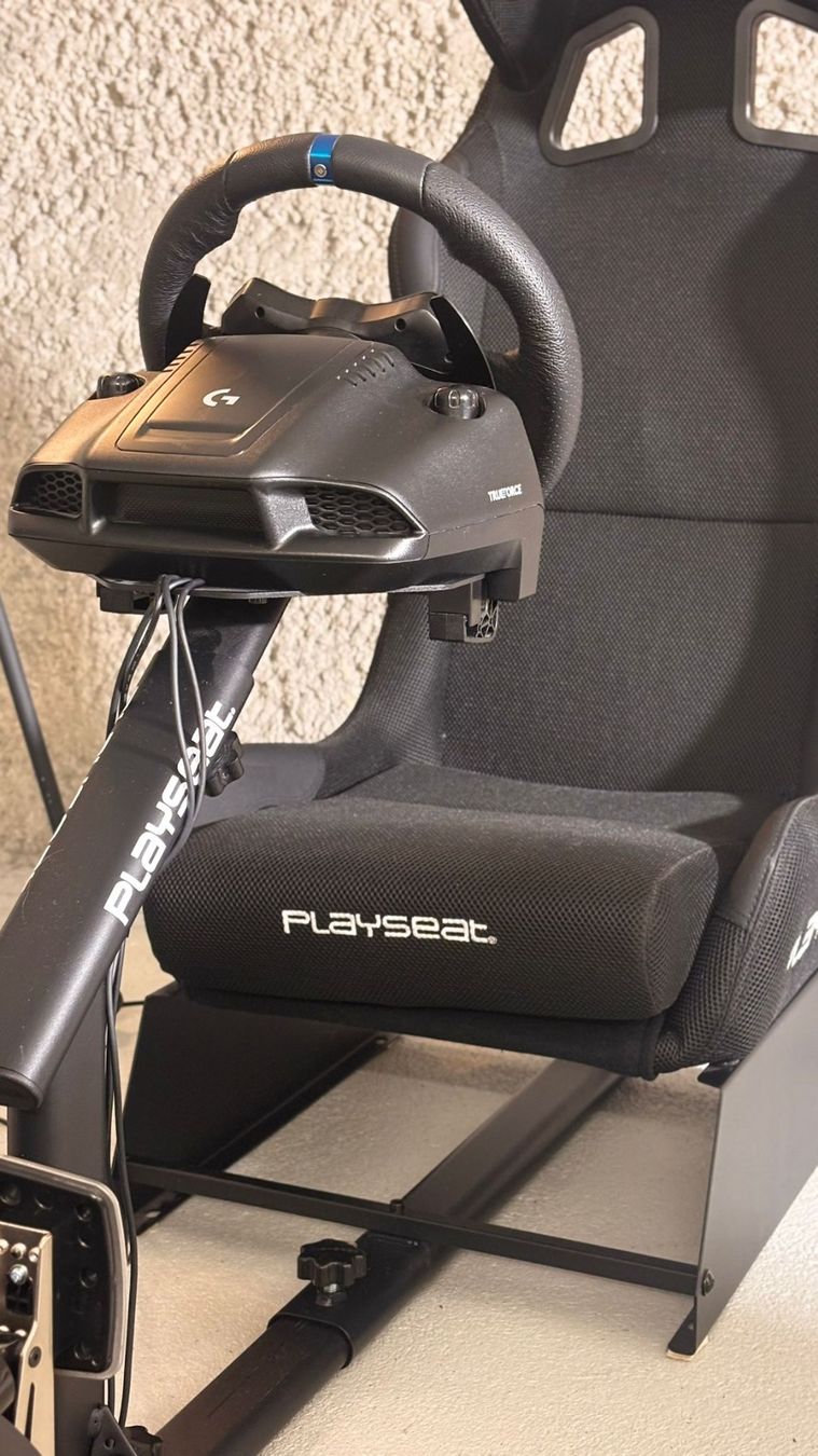Logitech Controller: SIM Racing Set: Playseat Rennsitz mit Logitech Lenkrad – Usato da Brugg AG venduto da SiDo987 2