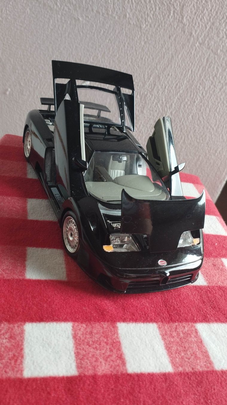 Bburago Modellini d'auto: Bugatti EB110 – Usato da Chur venduto da oriori 1