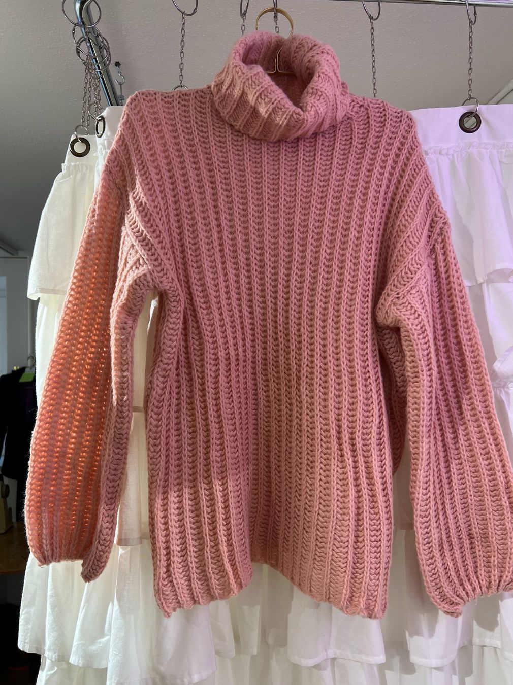 Pulls & Sweat-shirts: Schöner Grobstrick-Rollkragenpullover – Neuf (Voir description) à Zürich par Naebeli