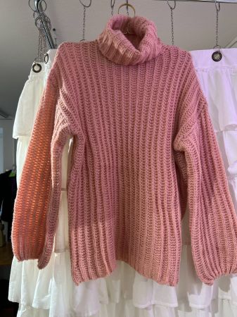 Schöner Grobstrick-Rollkragenpullover