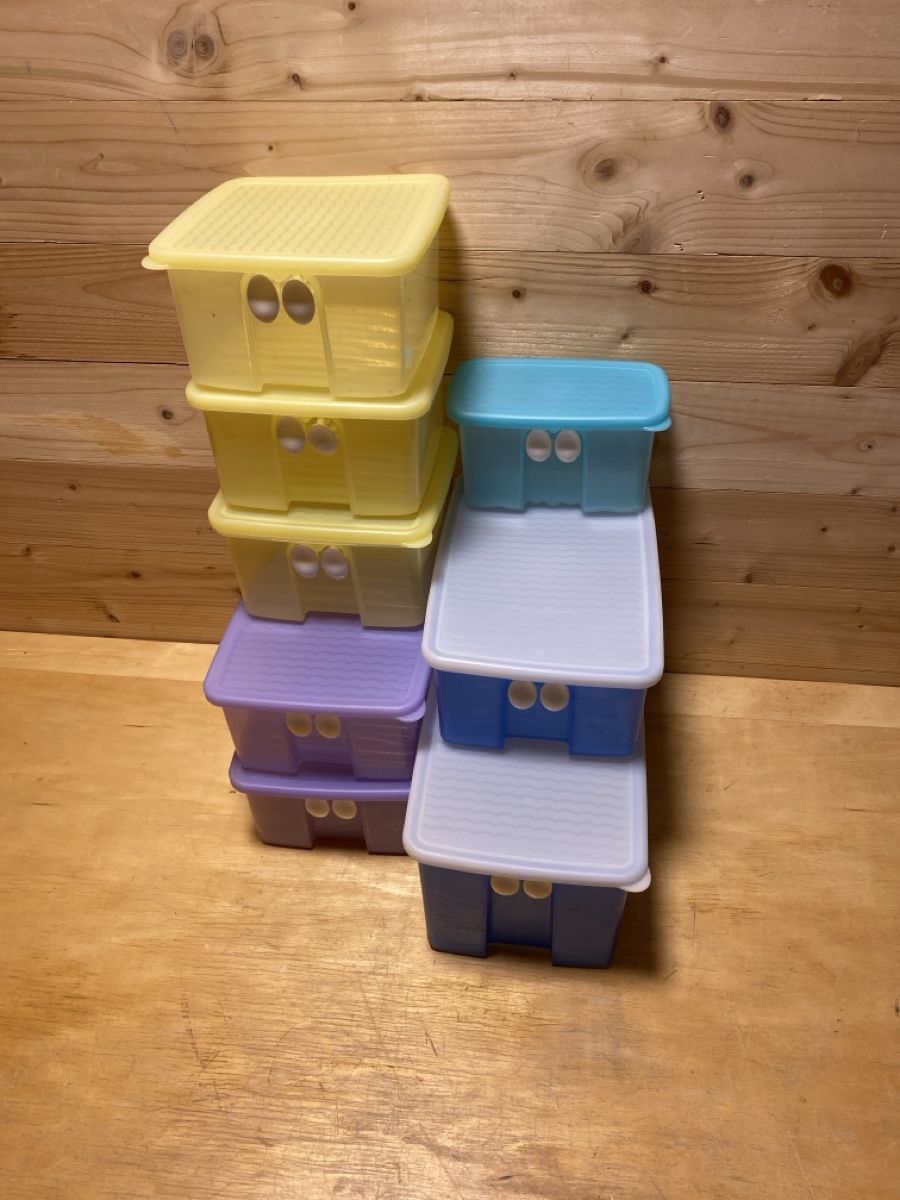 Tupperware Contenitori & Simili: Lot de 8 Tupperware colorées occasion – Usato da Corcelles NE venduto da Avossouhaits