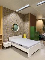 Lit avec table de nuit sommier matelas 