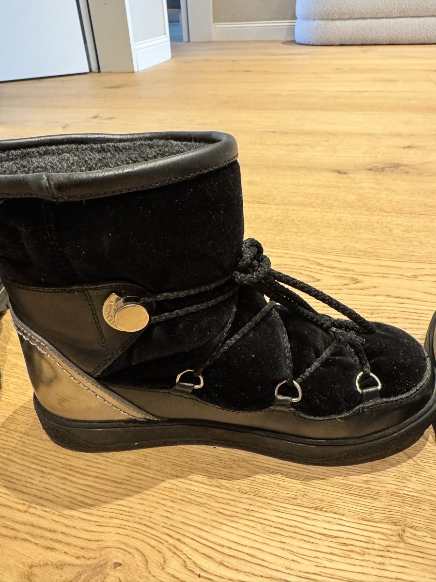Moncler Scarpe da donna: MONCLER Winterboots Grösse 37.5 – Usato da Basel venduto da ValentinaC01