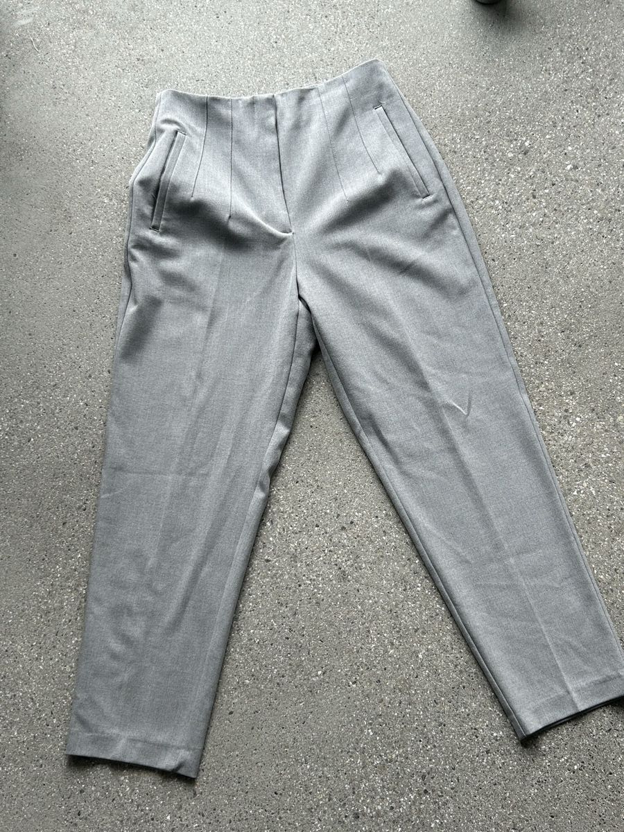 Zara Pantaloni: Graue elegante Stoffhose Gr. M – Usato da Aarau venduto da megandris