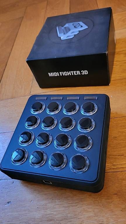 Strumenti musicali: DJ TechTools Midi Fighter 3D - contrôleur MIDI 16 boutons – Usato da La Conversion venduto da phil71x
