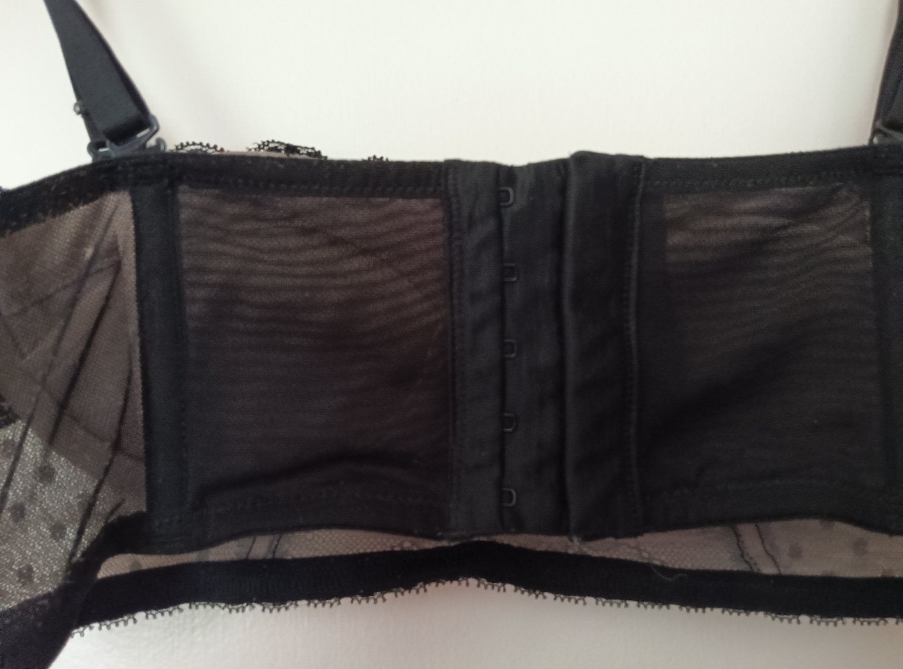 H&M Altra biancheria intima: Extravaganter BH, schwarz mit Spitze, Grösse 75B – Usato da Zürich venduto da Asteraki 2