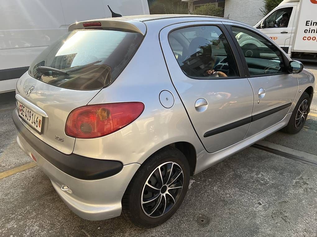 Peugeot Automobili: Peugeot 206 – Difettoso da Flamatt venduto da Al-Suisse 2