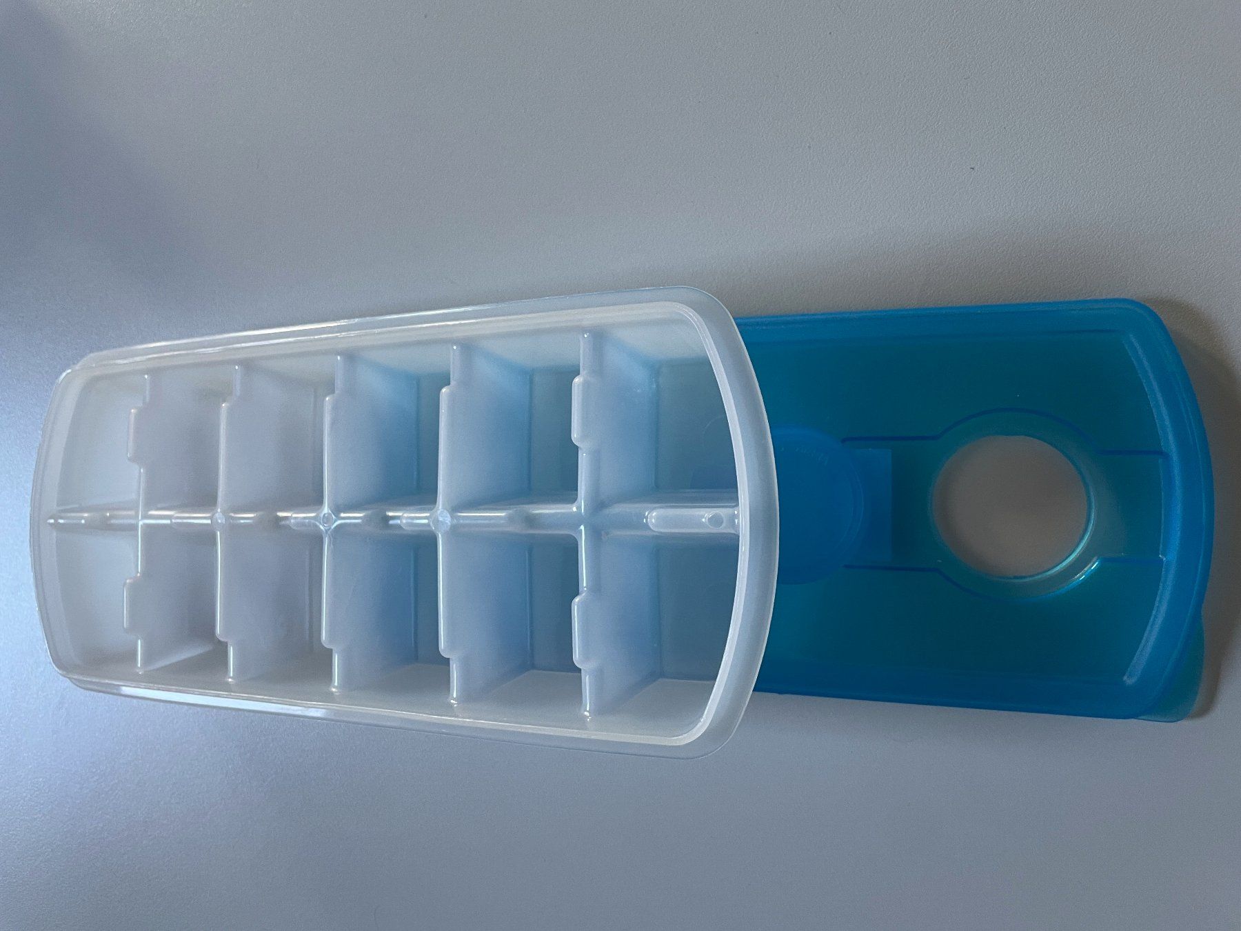 Behälter & Ähnliches: Eiswürfelform mit Deckel 12 Fächer neu – Gebraucht aus Affeltrangen von Mowgli_123 1