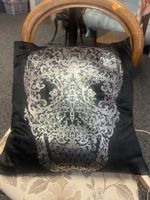Kissen, dekorativ, Totenkopf-Design, schwarz/silber, neu!