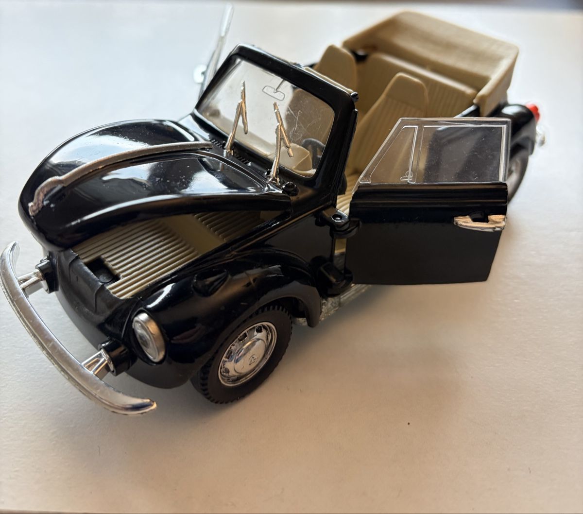 Volkswagen Modellini d'auto: Modellauto VW Käfer Kabrio schwarz 1 : 25 – Usato da Dagmersellen venduto da Merenz 1
