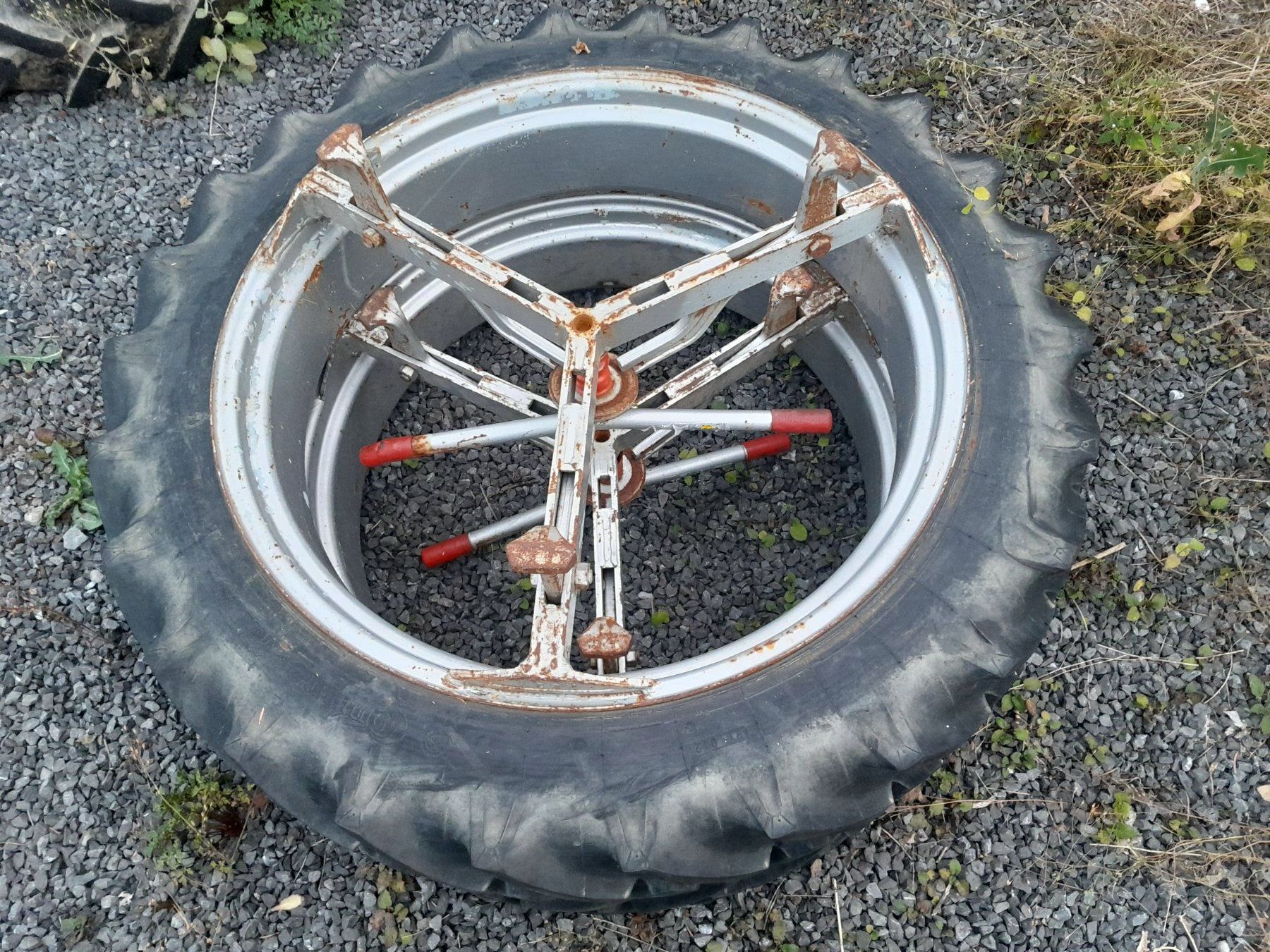 Continental Pneumatici & Ruote complete: Doppelrad 8.3-32 – Difettoso da Menzingen venduto da Staub-Landtechnik