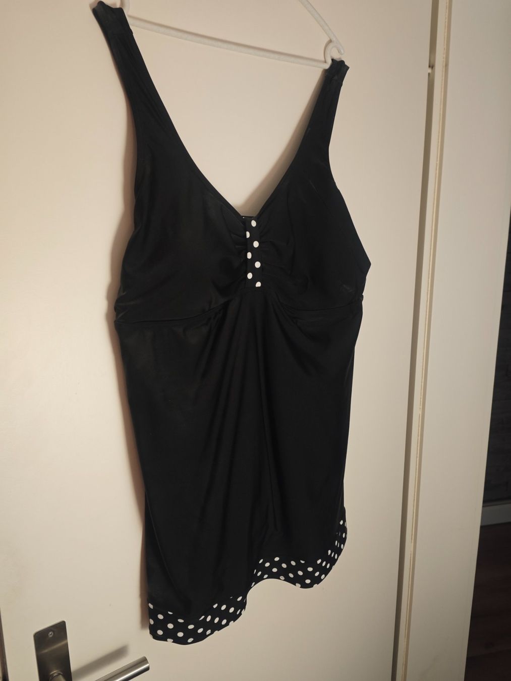 Costumi da bagno & Bikini: Badeanzug mit integriertem Röckchen schwarz/weiss – Usato da Zetzwil venduto da bugkeeper 1