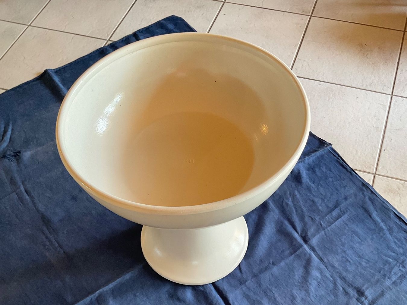 Schalen: Schale für Pflanzen oder Zimmerbrunnen – Gebraucht aus Thalwil von Mustang.California 1