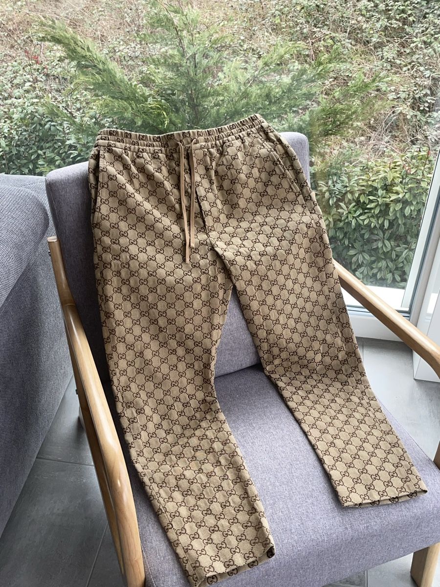 Gucci Pantaloni: Pantalon Gucci taille 46 – Usato da Avenches venduto da Stf_b78g