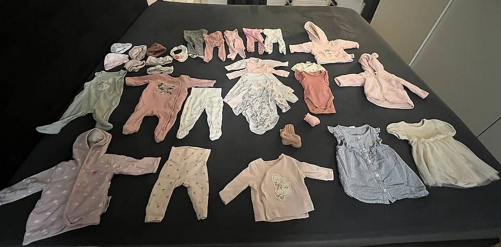 Lotti & Set di vestiti: Mädchenkleidung Gr.50/56 – Usato da Oberuzwil venduto da Ra_Hela