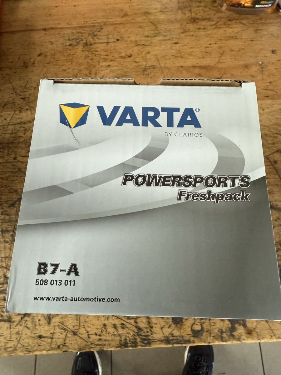 Varta Batterie: 12v 8Ah 110A   Neu Batterie – Usato da Sevelen venduto da e39-bmw 1