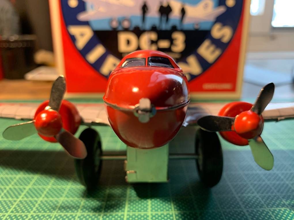 Modellbausätze & Standmodelle: DC 3 Blechflugzeug – Neu und originalverpackt aus Zürich von Mordes 2