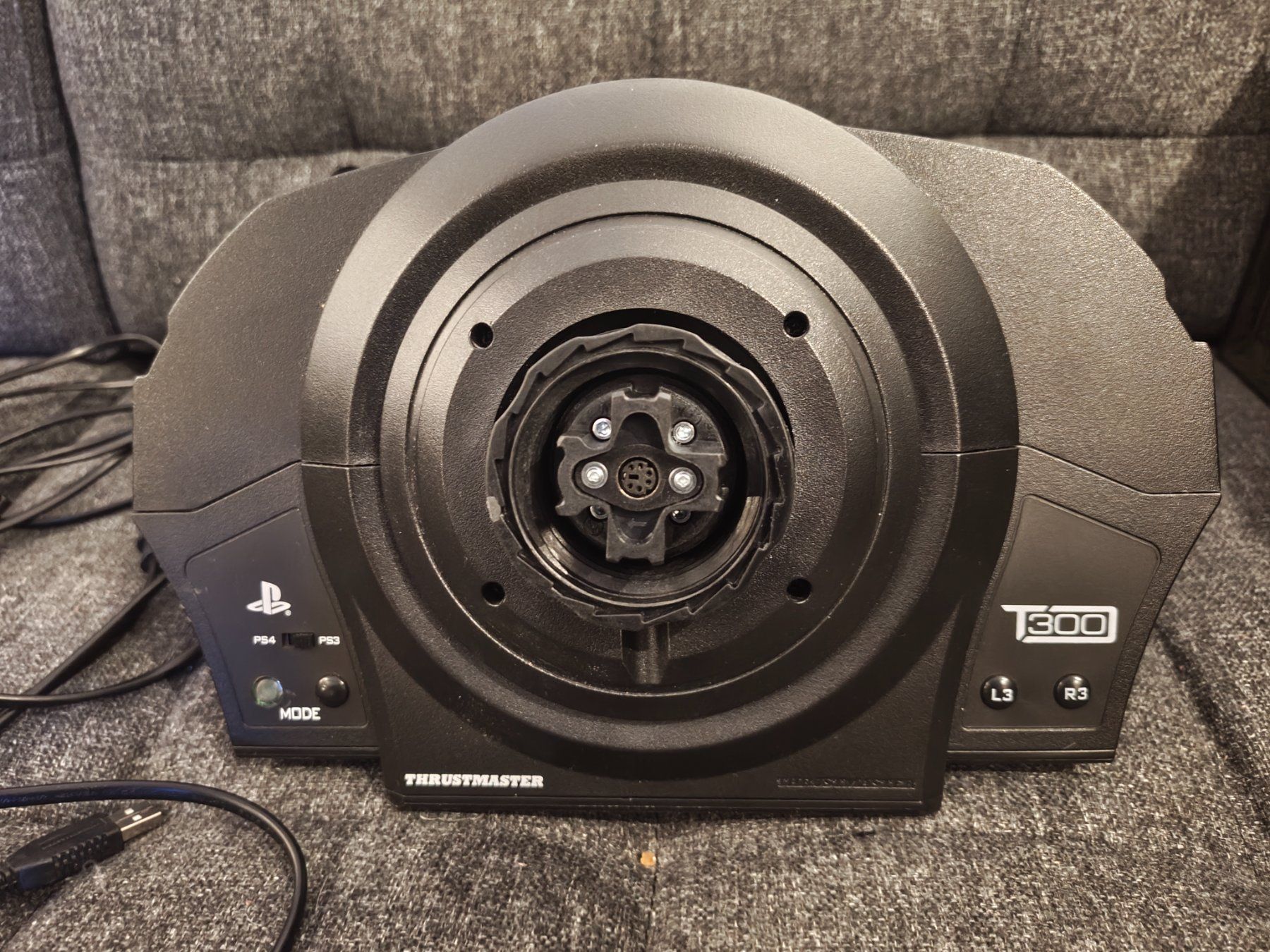 Thrustmaster Manettes: Thrustmaster Simrig Paket (T300 RS GT) – D'occasion à Niederrohrdorf par MystoganZ 1